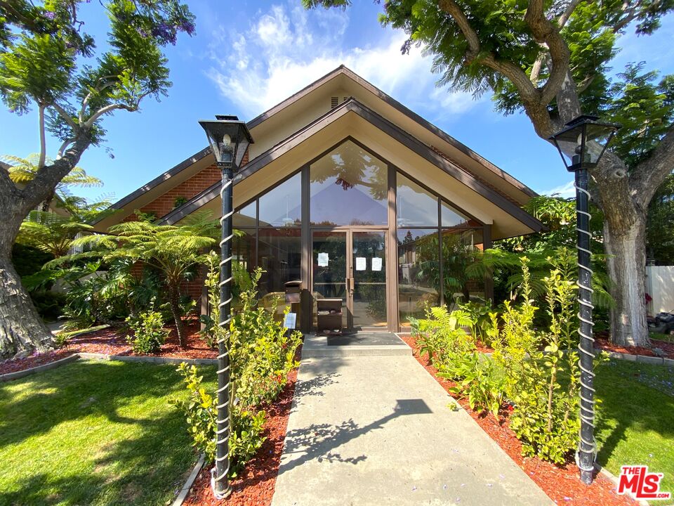 5215 S Sepulveda Blvd Unit: 4F