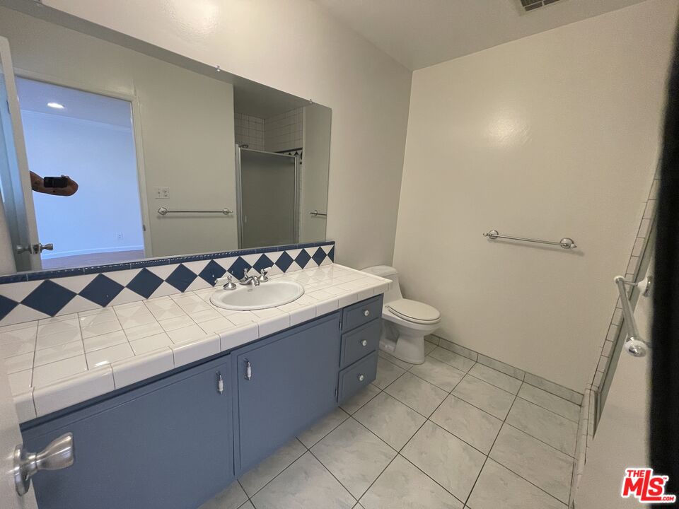 5215 S Sepulveda Blvd Unit: 4F