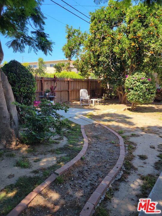 3955 Bentley Ave