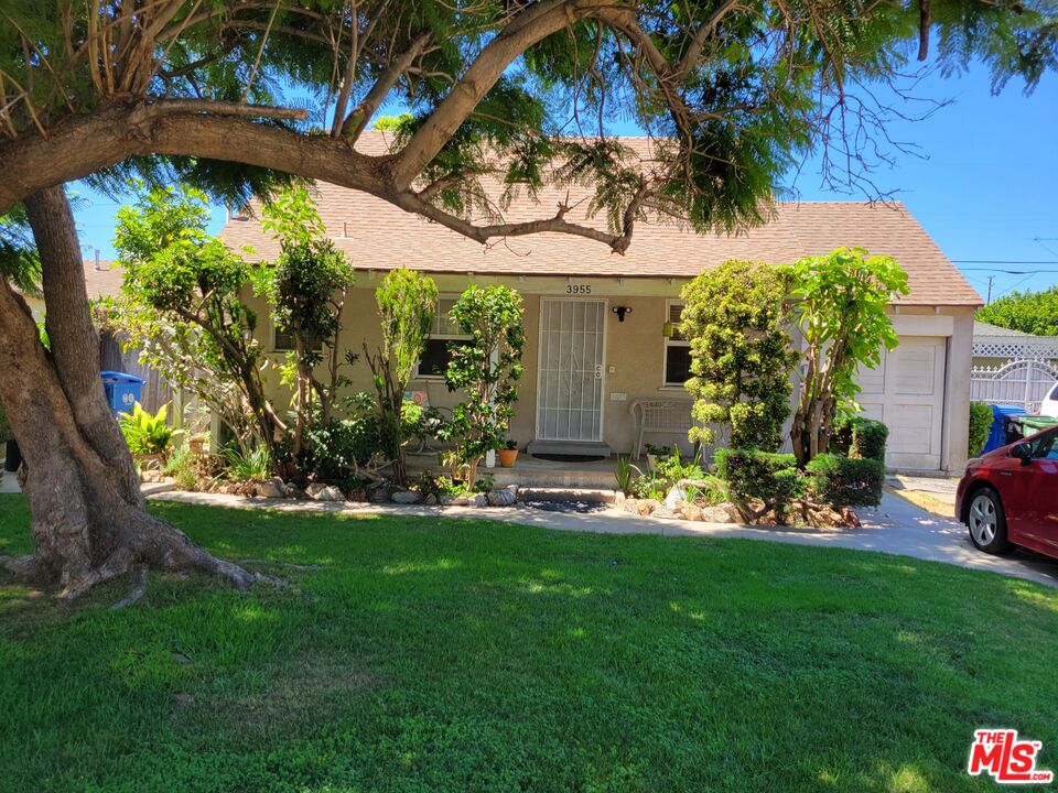 3955 Bentley Ave