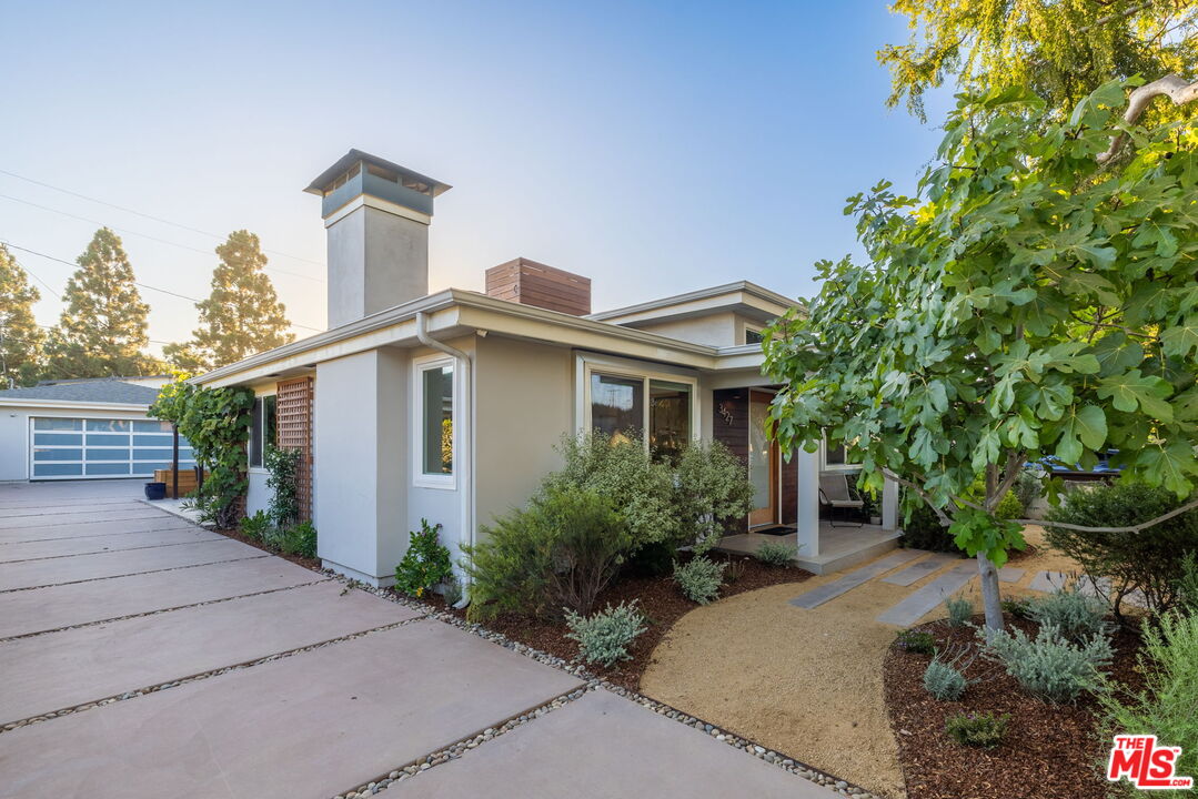 3427 Sherbourne Dr