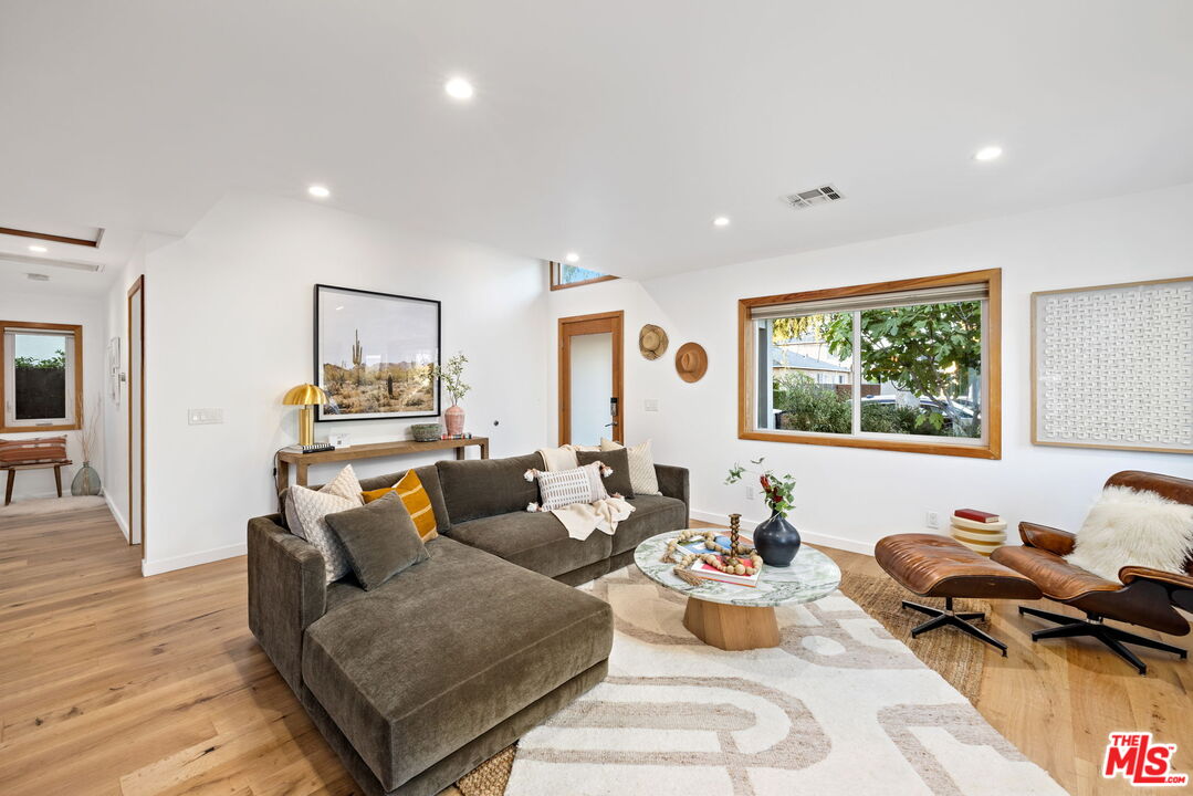 3427 Sherbourne Dr