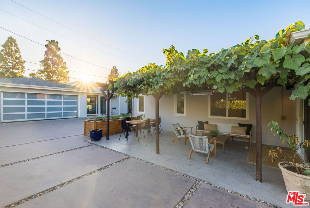3427 Sherbourne Dr