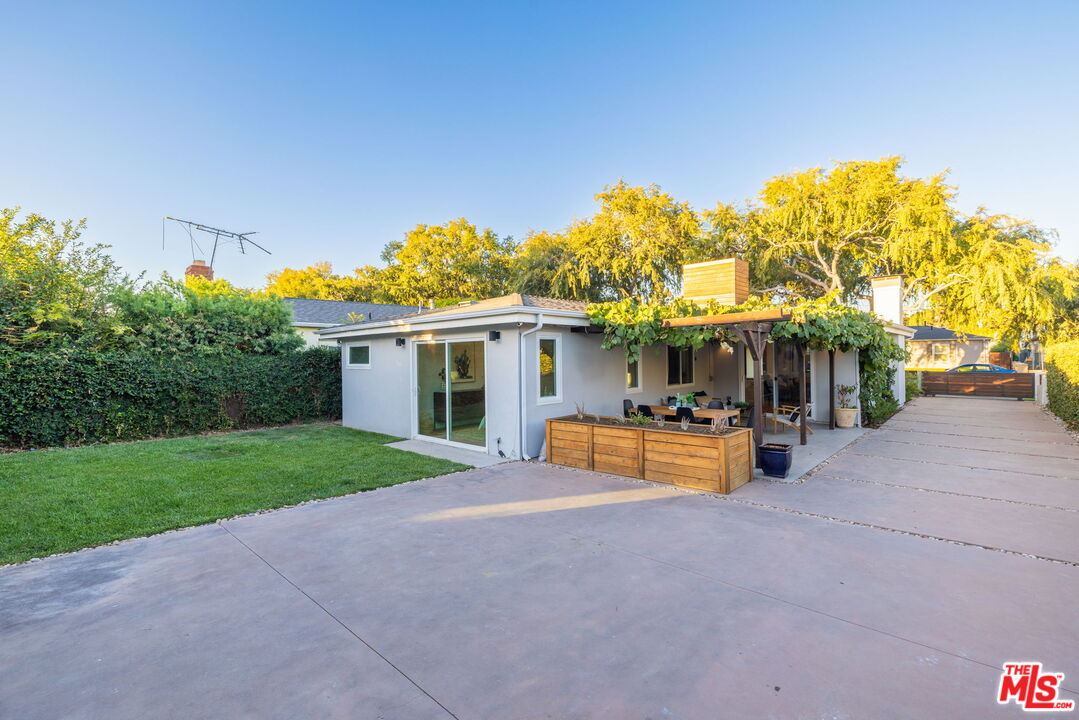 3427 Sherbourne Dr