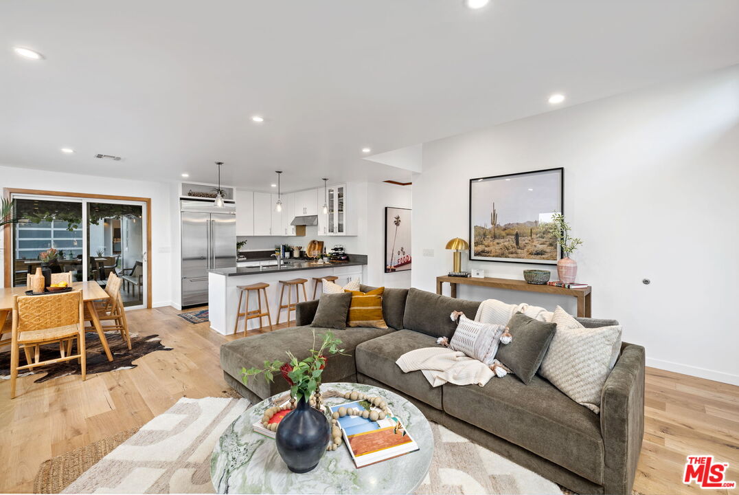3427 Sherbourne Dr
