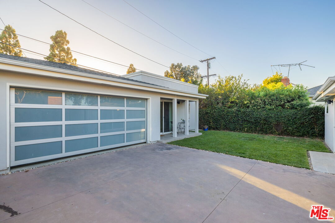 3427 Sherbourne Dr