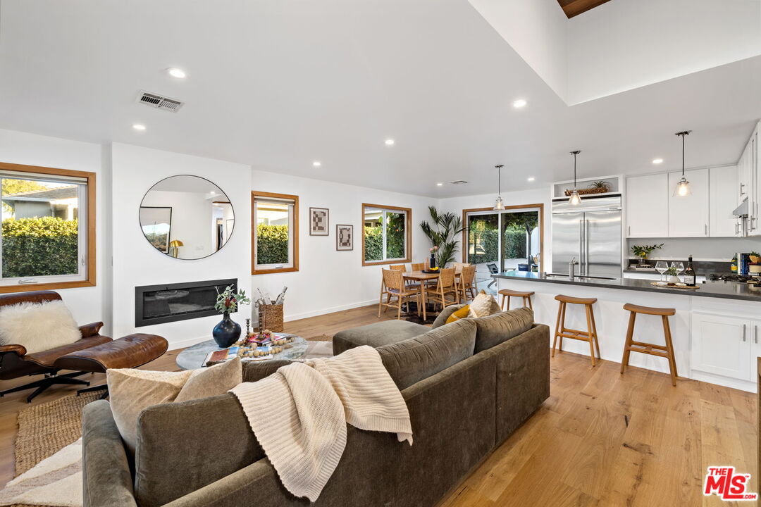 3427 Sherbourne Dr