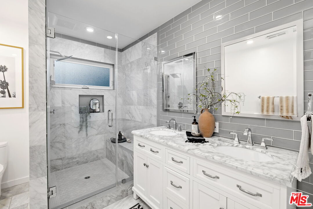 3427 Sherbourne Dr
