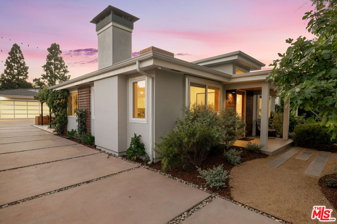 3427 Sherbourne Dr