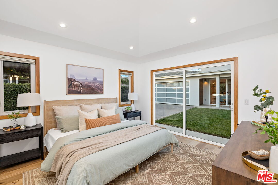 3427 Sherbourne Dr