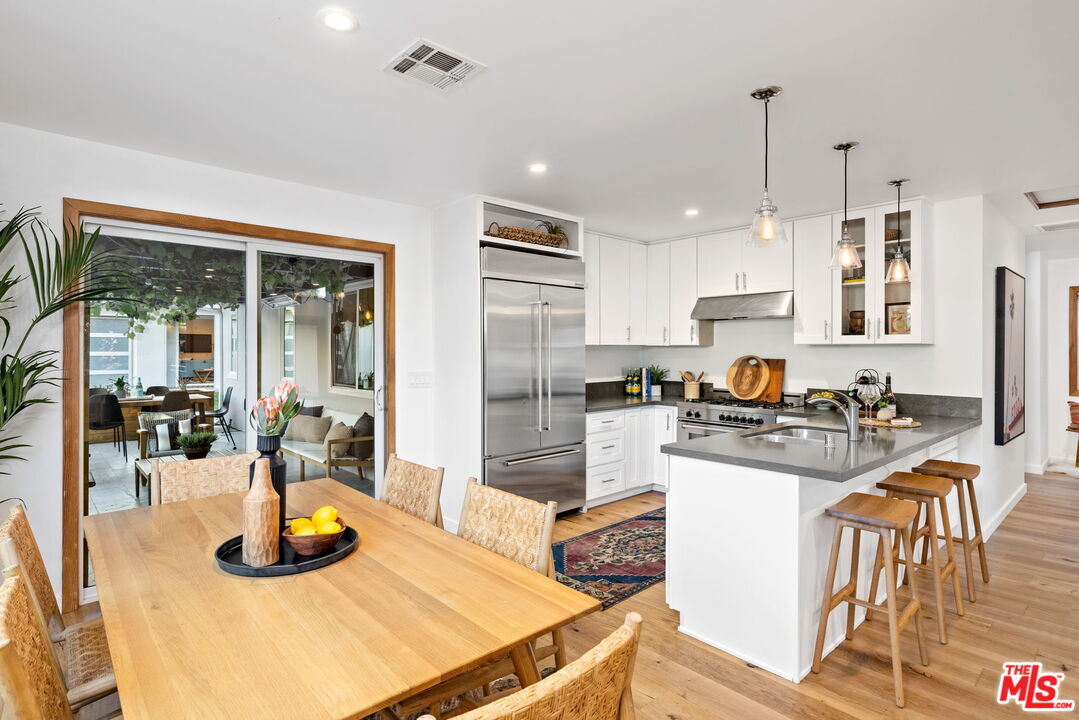 3427 Sherbourne Dr