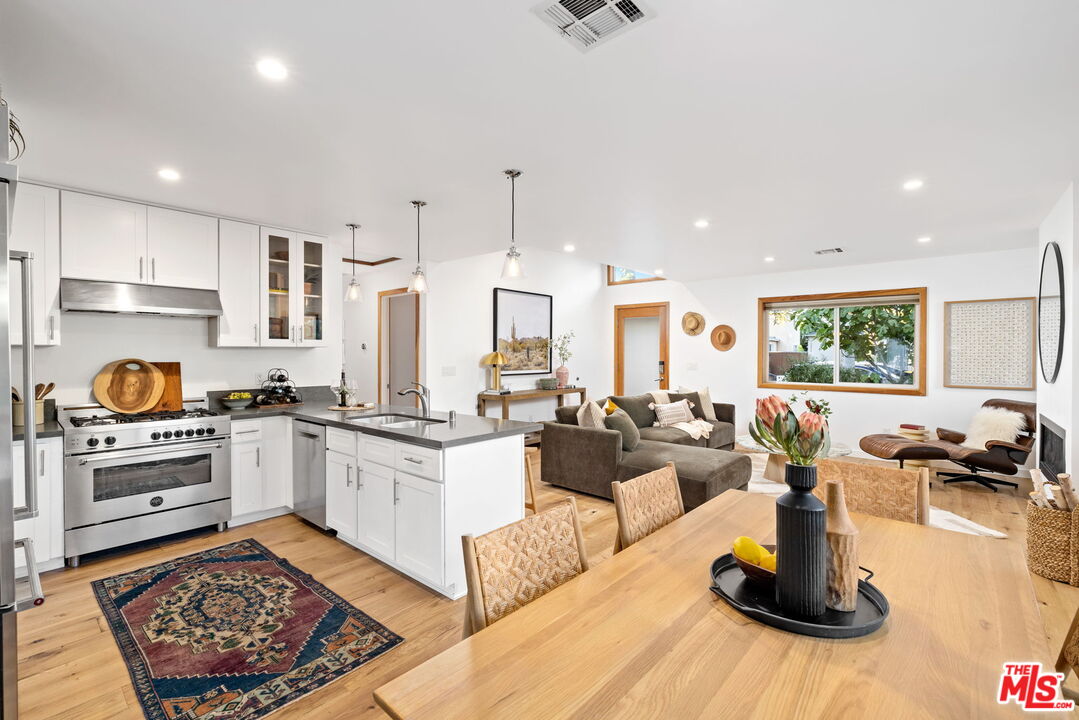 3427 Sherbourne Dr