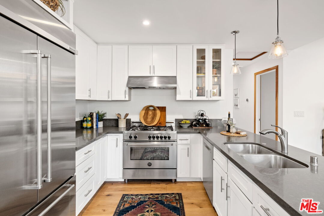 3427 Sherbourne Dr