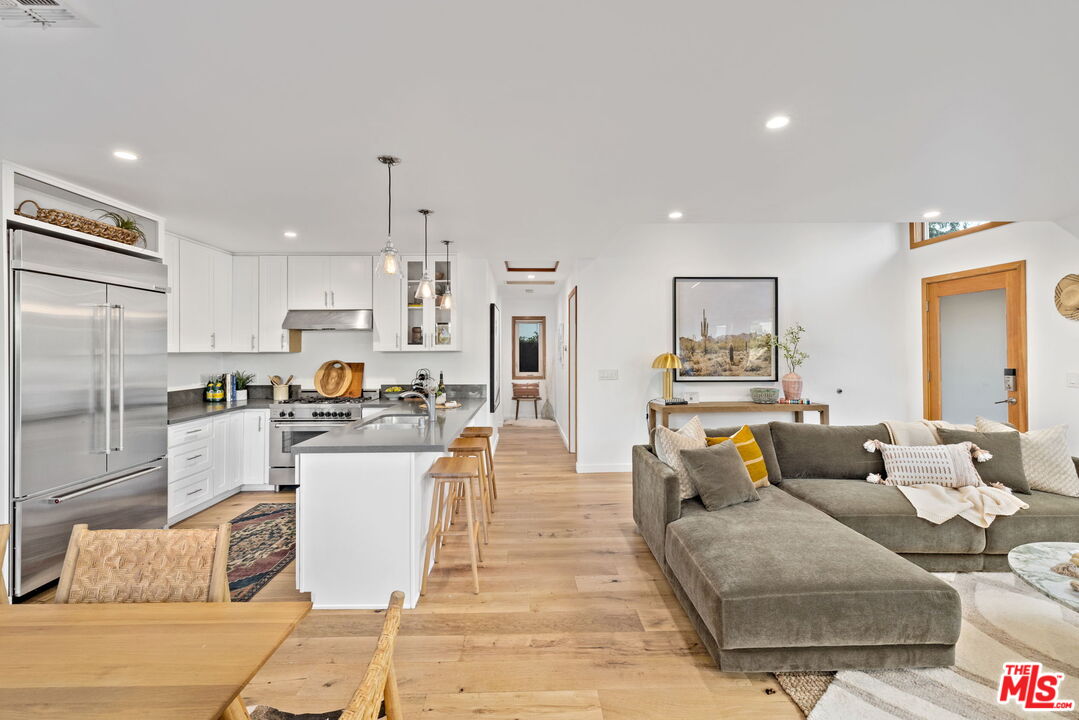 3427 Sherbourne Dr