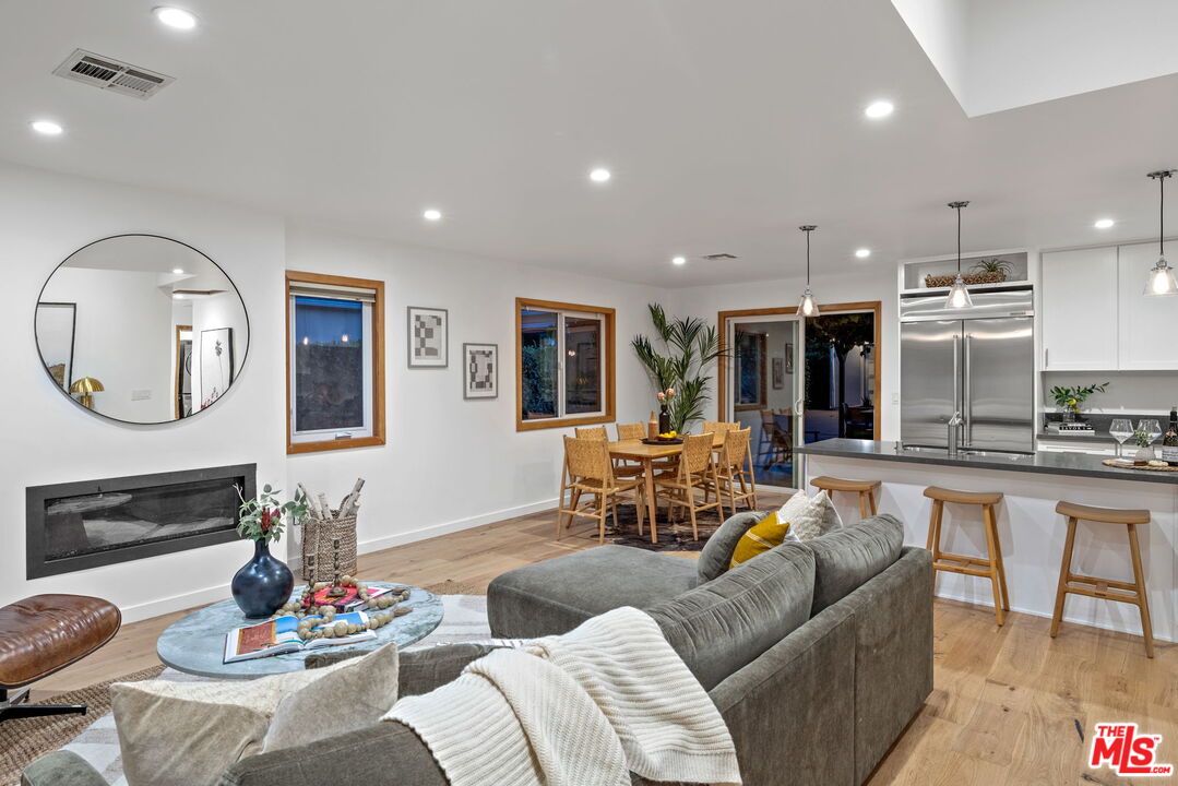 3427 Sherbourne Dr