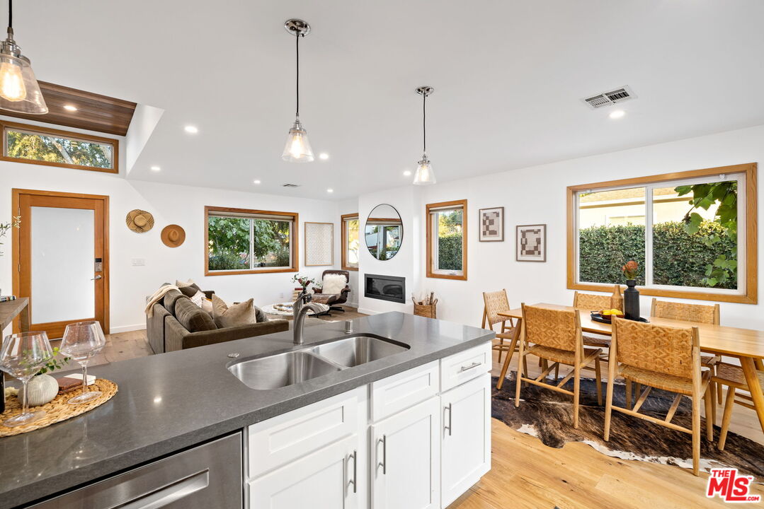 3427 Sherbourne Dr