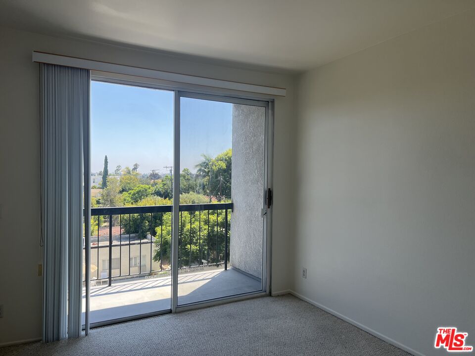 1851 Holmby Ave Unit: 302