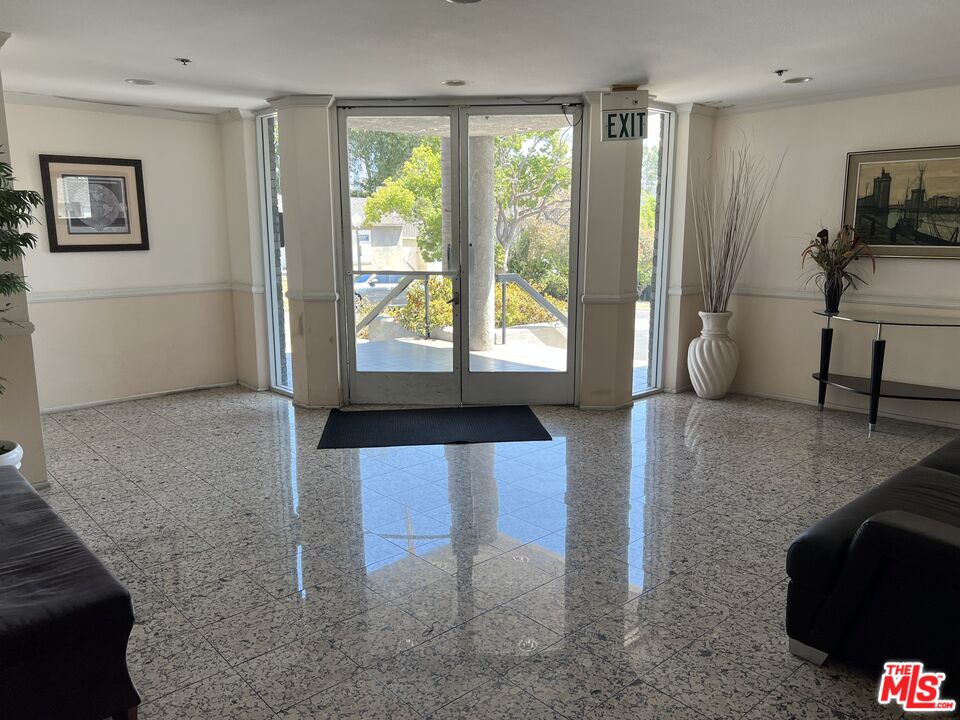 1851 Holmby Ave Unit: 302