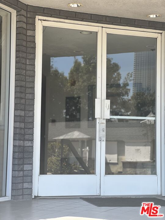 1851 Holmby Ave Unit: 302