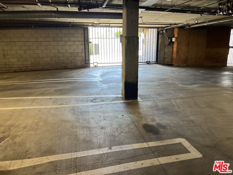 1851 Holmby Ave Unit: 302