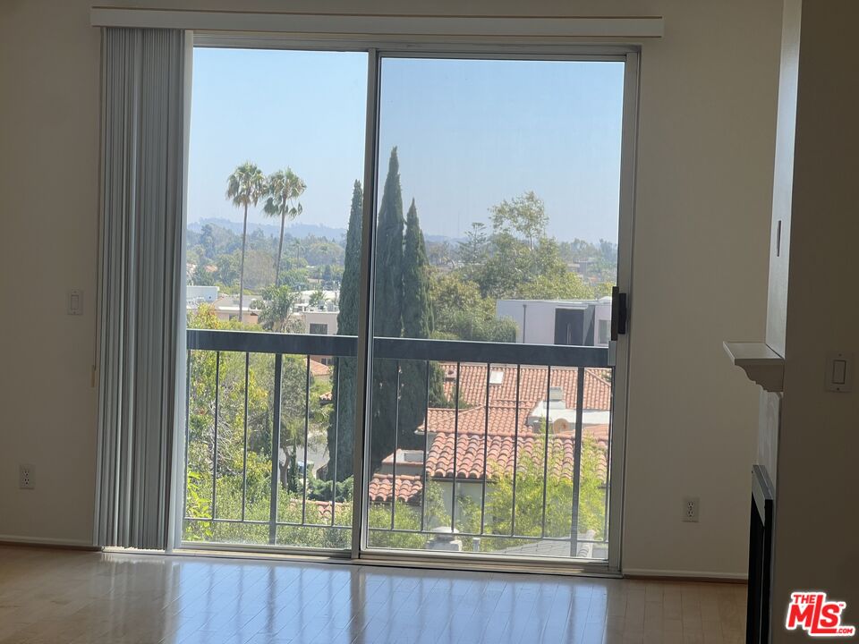 1851 Holmby Ave Unit: 302
