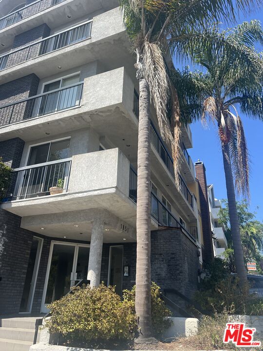 1851 Holmby Ave Unit: 302