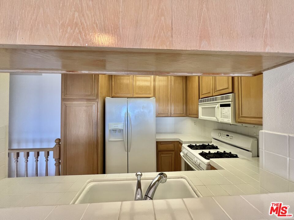 1851 Holmby Ave Unit: 302