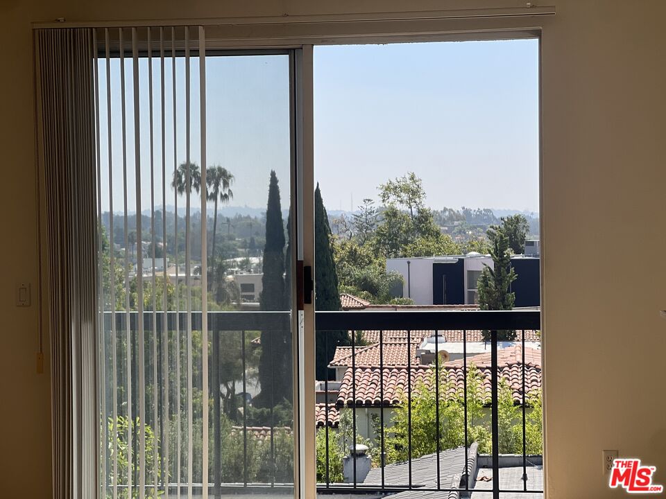 1851 Holmby Ave Unit: 302