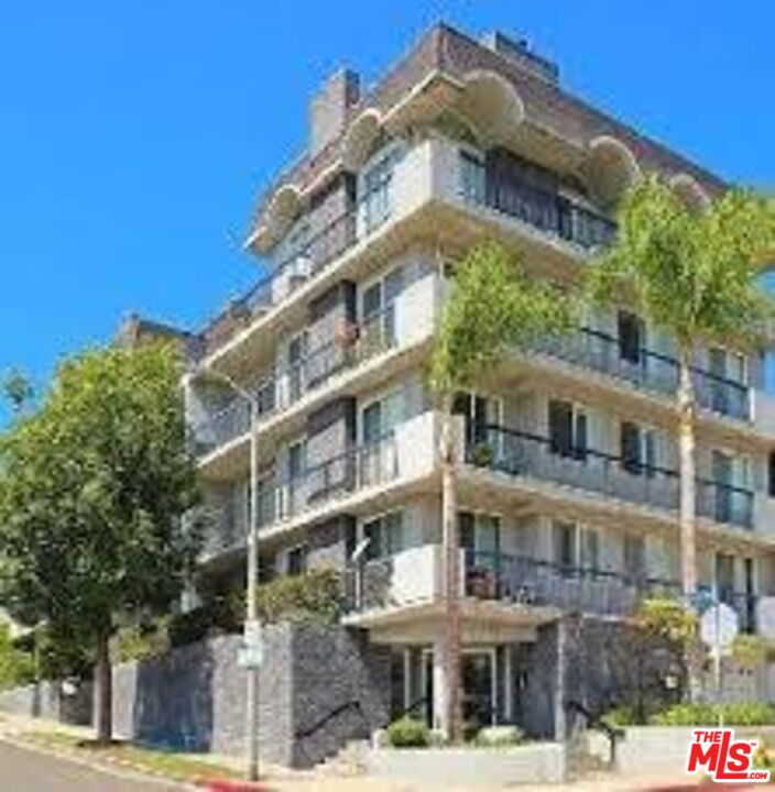 1851 Holmby Ave Unit: 302