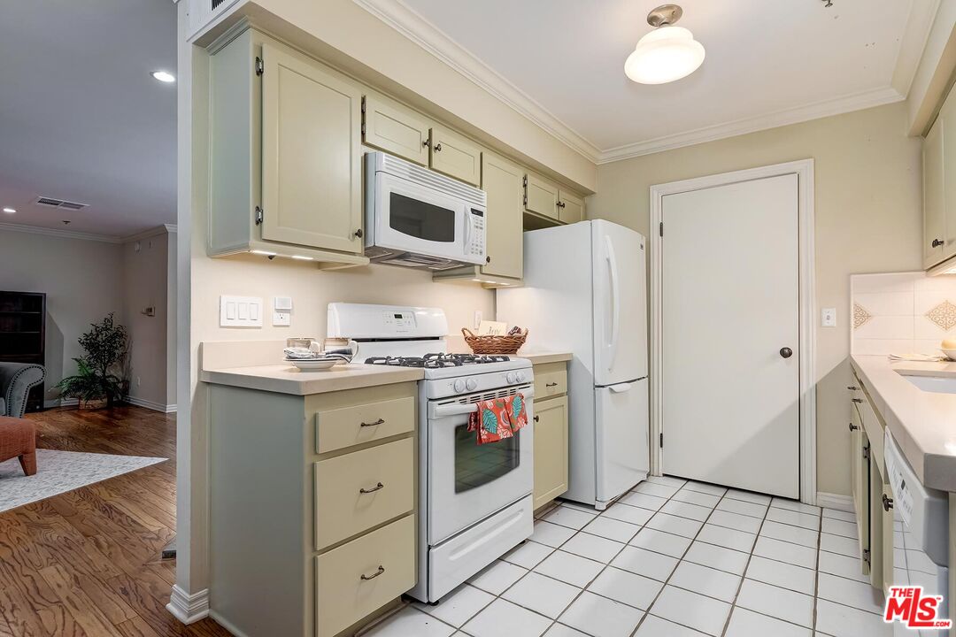 1731 Barry Ave Unit: 110