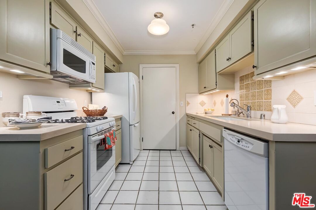 1731 Barry Ave Unit: 110