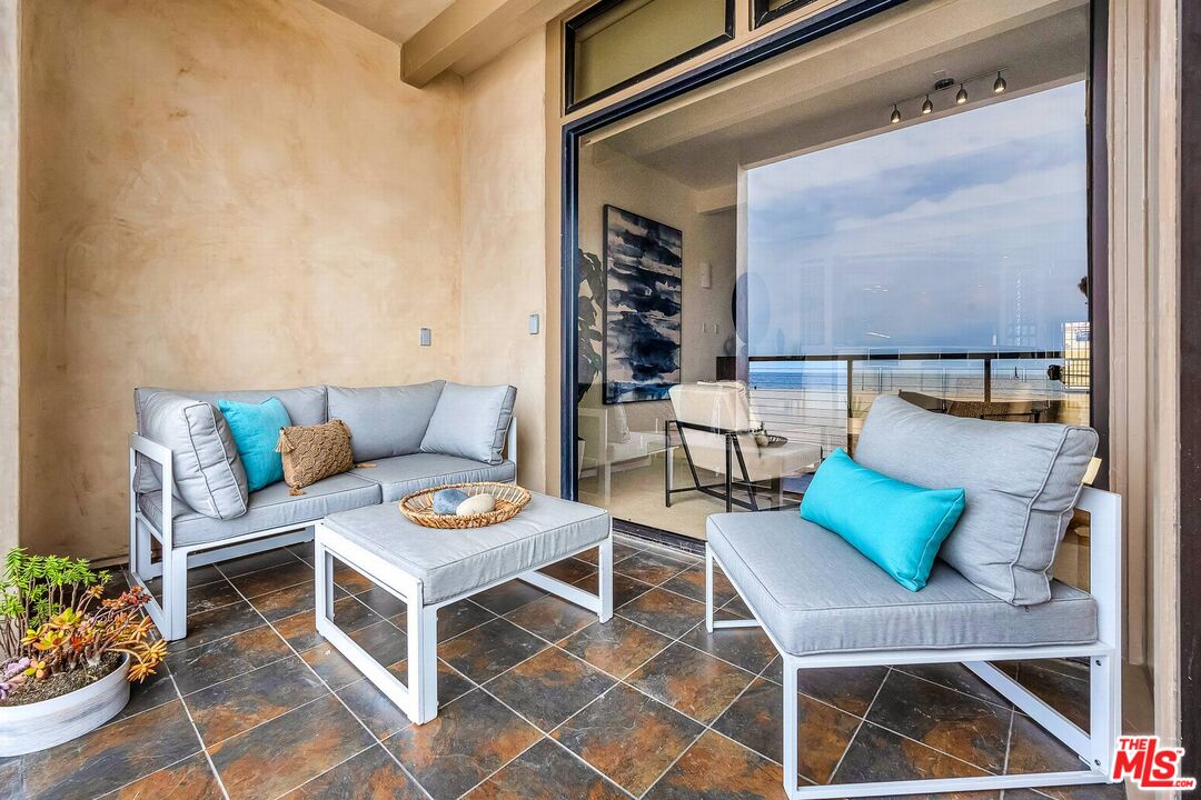 1 Spinnaker St Unit: 8