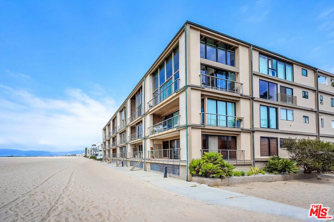 1 Spinnaker St Unit: 8