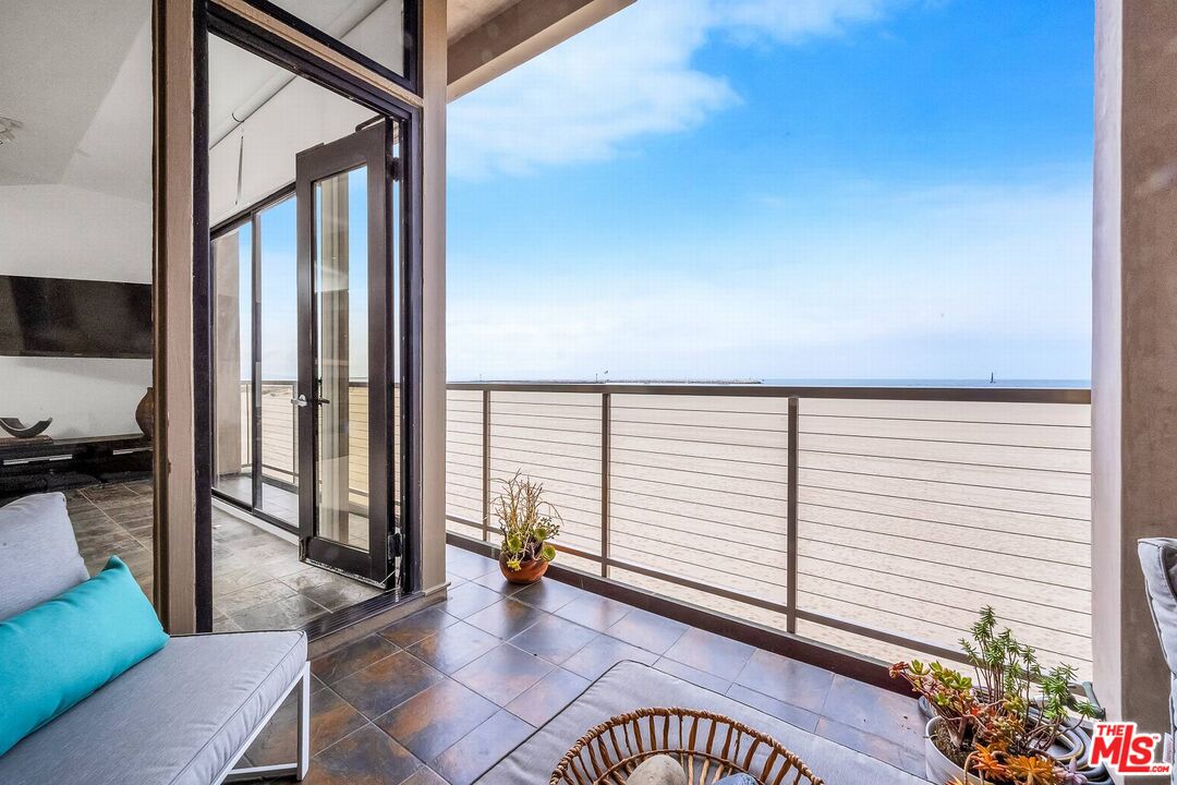 1 Spinnaker St Unit: 8