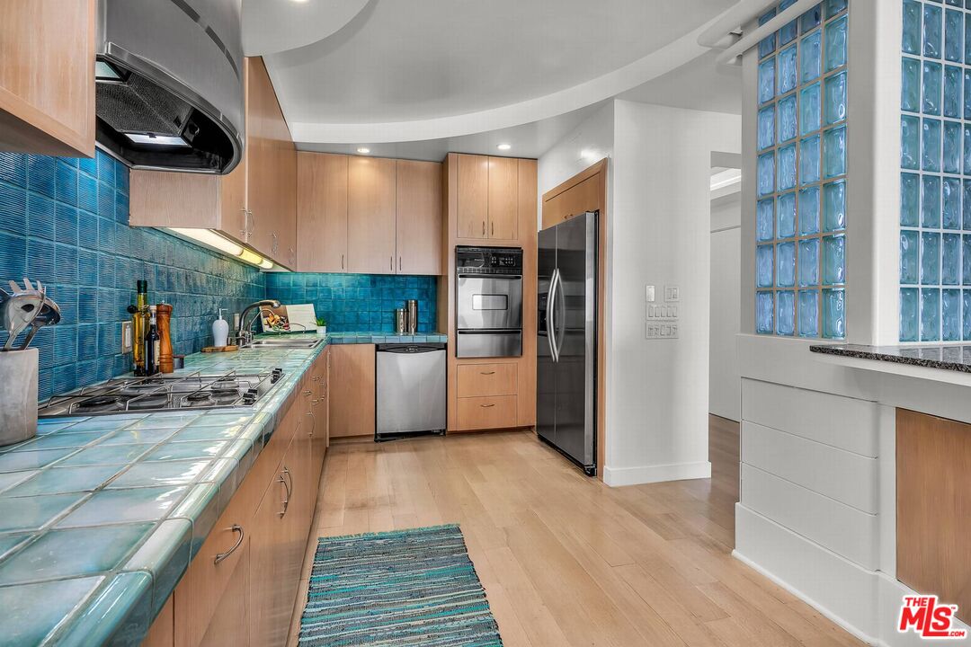 1 Spinnaker St Unit: 8