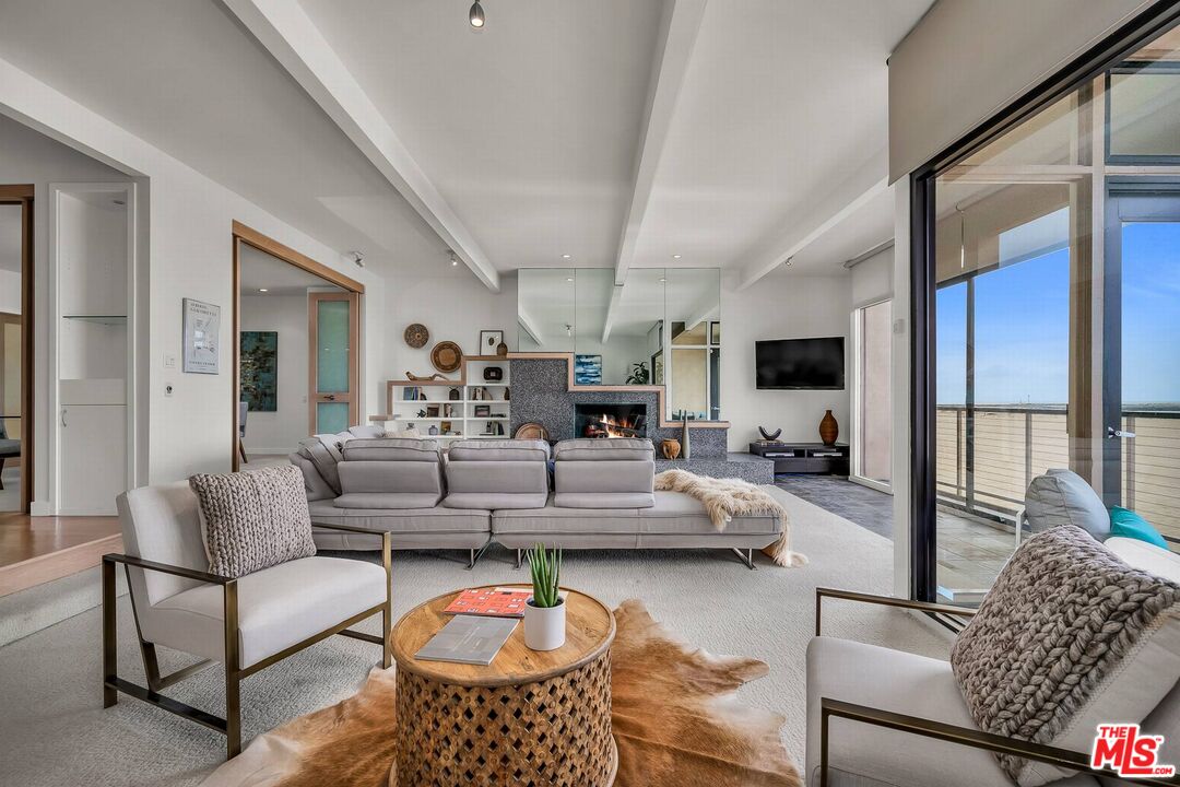 1 Spinnaker St Unit: 8