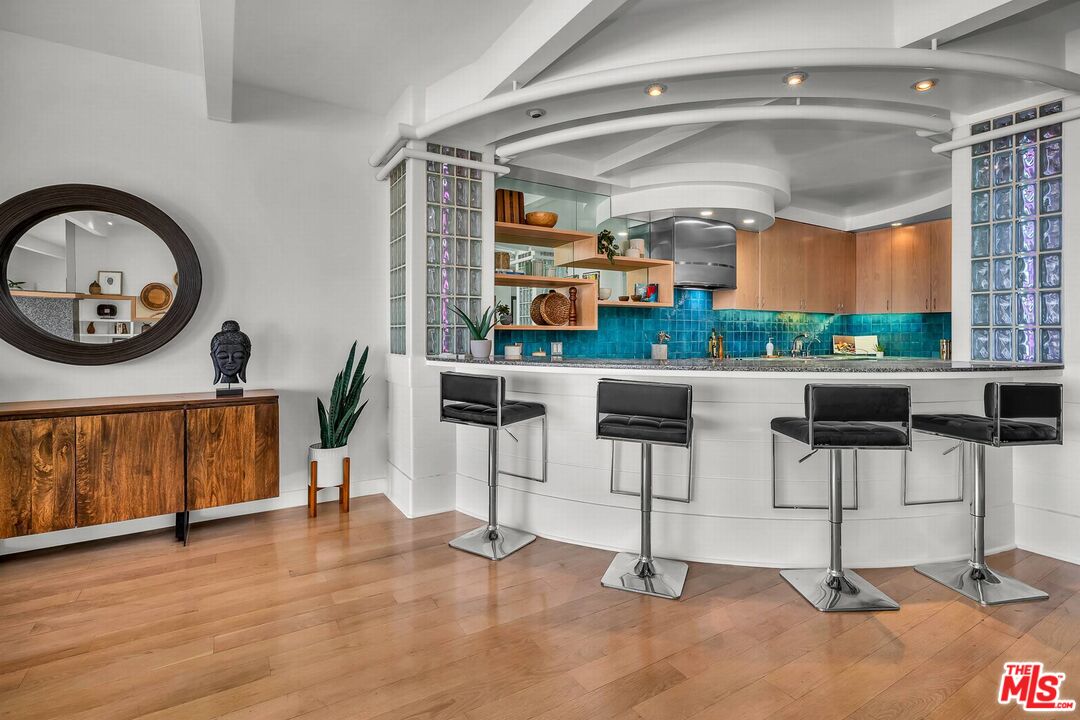 1 Spinnaker St Unit: 8