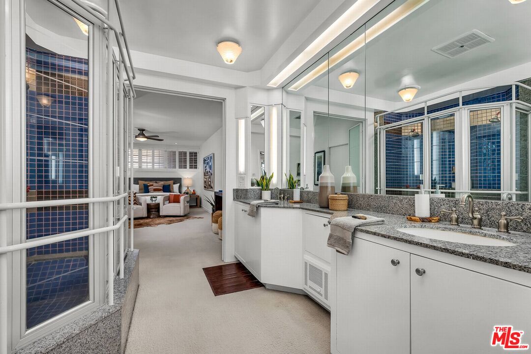 1 Spinnaker St Unit: 8