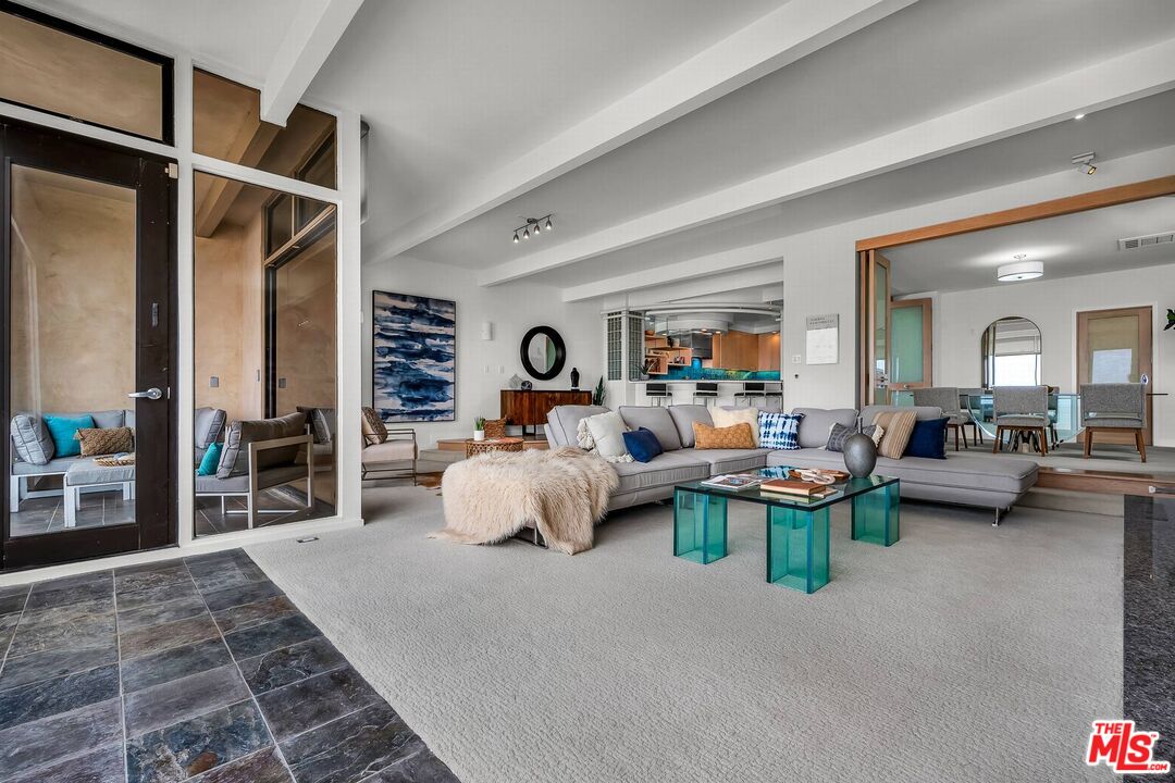 1 Spinnaker St Unit: 8