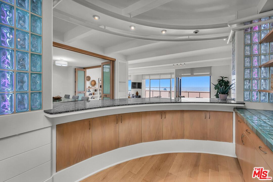 1 Spinnaker St Unit: 8