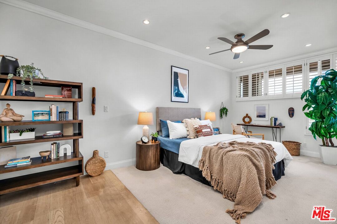 1 Spinnaker St Unit: 8