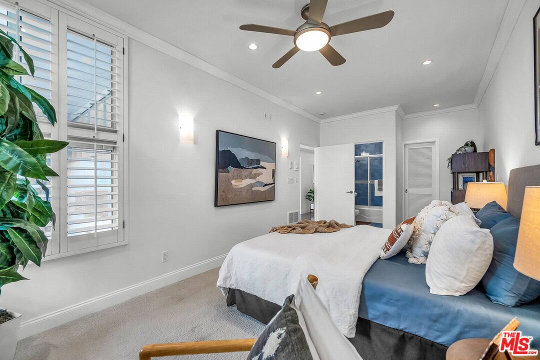 1 Spinnaker St Unit: 8