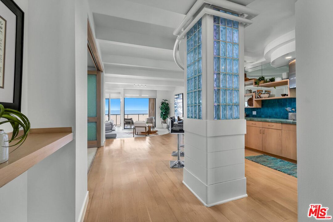 1 Spinnaker St Unit: 8