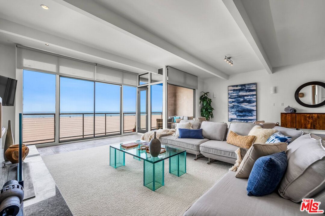 1 Spinnaker St Unit: 8