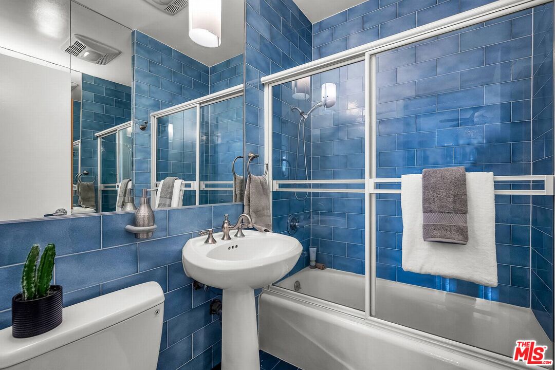 1 Spinnaker St Unit: 8