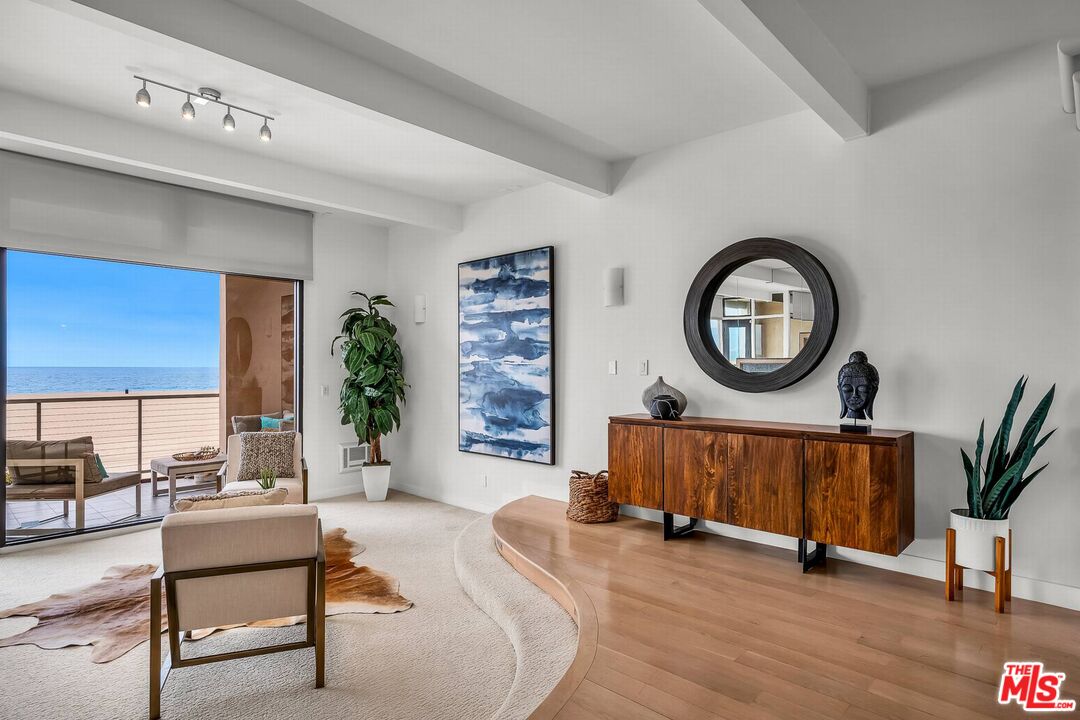 1 Spinnaker St Unit: 8