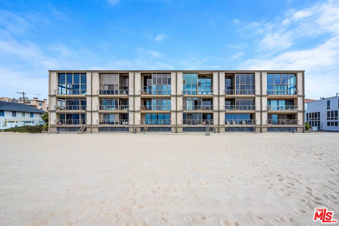 1 Spinnaker St Unit: 8