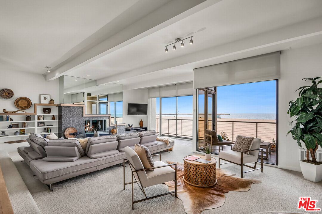 1 Spinnaker St Unit: 8