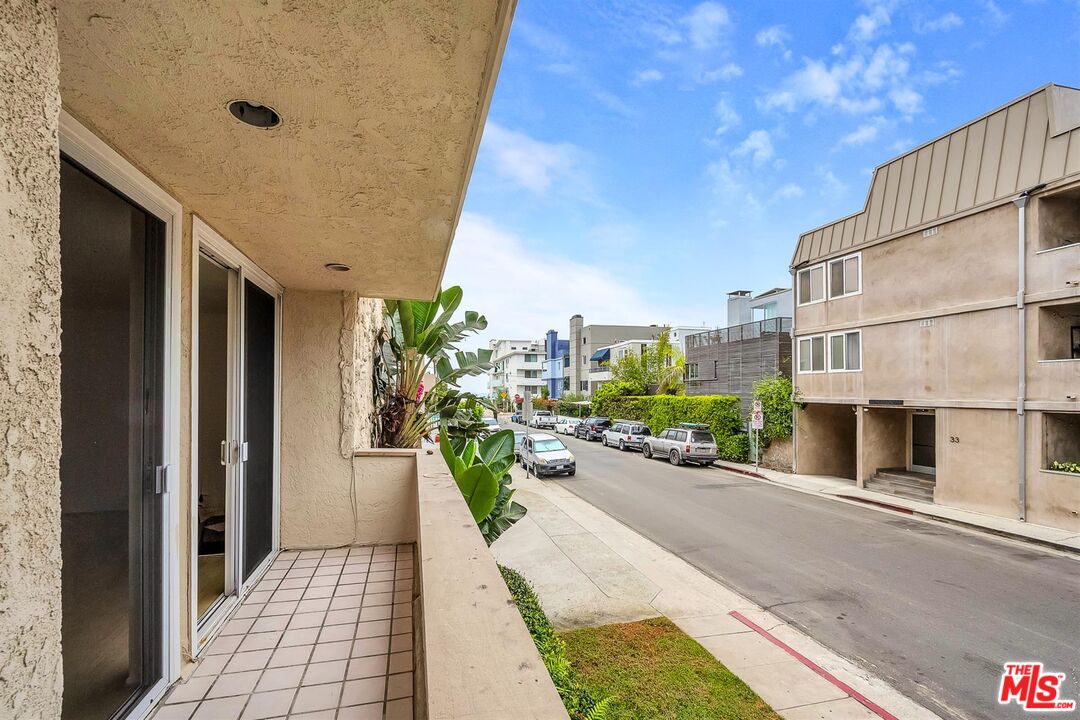 30 Driftwood St Unit: 2