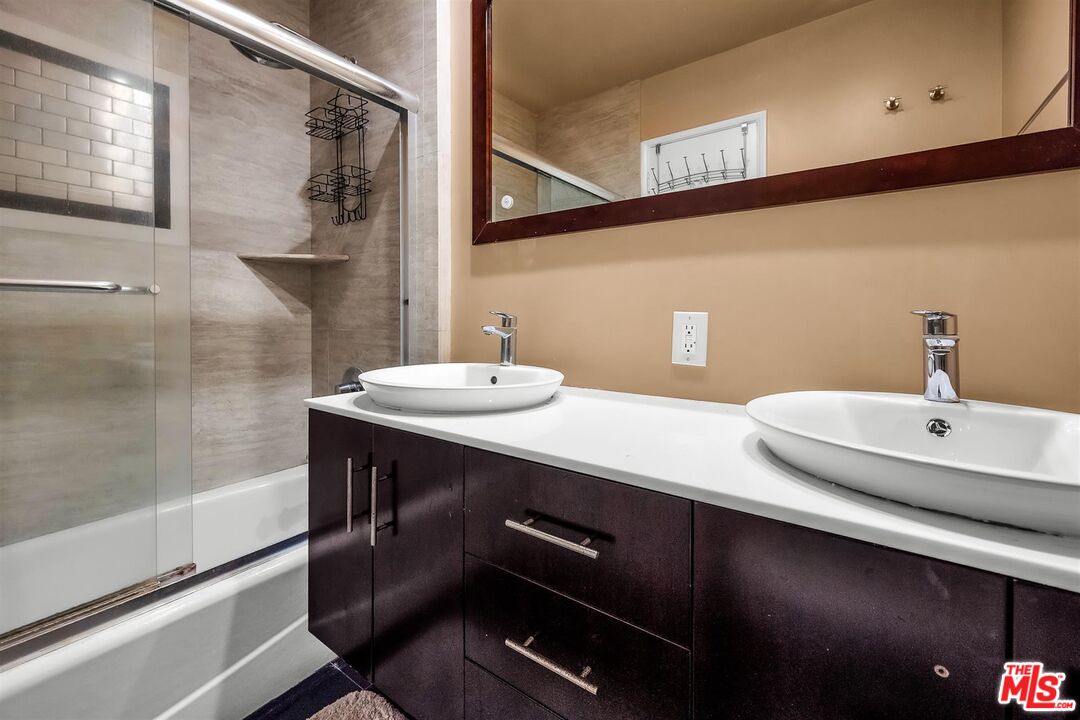 30 Driftwood St Unit: 2